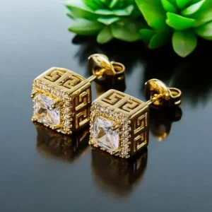 Pendientes cuadrados dorados con circonitas y detalles griegos