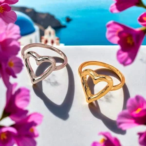 Anillos de corazón dorado y plateado de diseño abierto