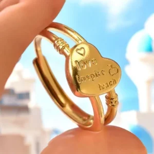 Anillo chapado en oro 18k con corazón grabado