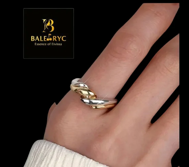 Anillo bicolor Myconos chapado en oro 18k y plata, diseño elegante y moderno.