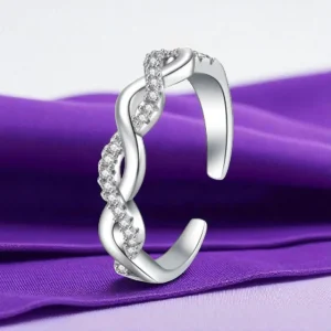 Anillo de plata de ley con circonios blancos