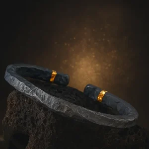 Pulsera ajustable en carbón con detalles dorados y plateados Balearyc